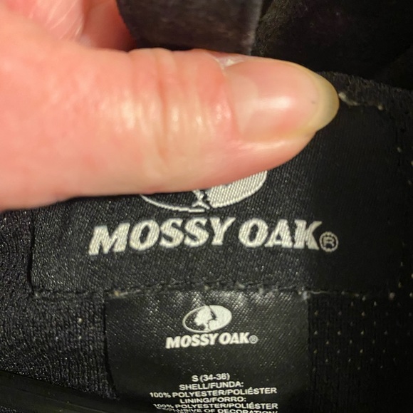 Woman’s Mossy Oak size Small medium coverage jacket. - Picture 2 of 2